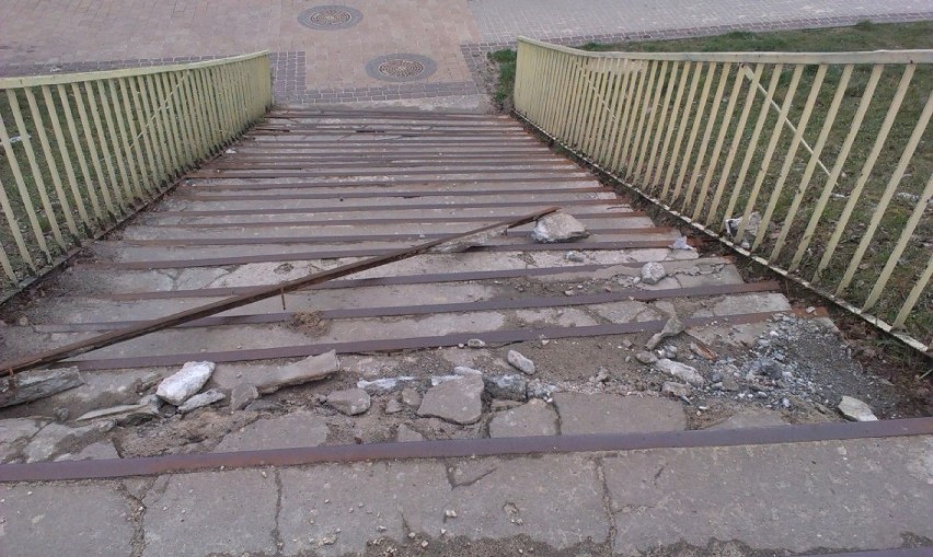 Zniszczone schody na osiedlu Mydlice czekają na remont
