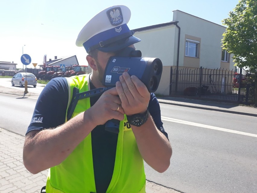 Kobieta przekroczyła prędkość o 50 km/h w Bądkowie. Akcja prędkość policji z Aleksandrowa Kujawskiego [zdjęcia]