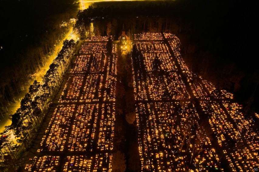 Lębork. Rozświetlony cmentarz po zmroku na niesamowitych zdjęciach od czytelnika