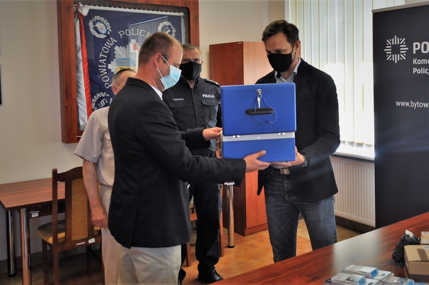 Policjanci z Kołczygłów mają już własny alkometr. Urządzenie za 12 tys. zł  sfinansował głównie samorząd| ZDJĘCIA | Bytów Nasze Miasto