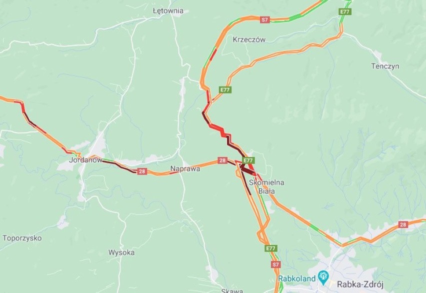 Zakopianka jest zasypana, w wielu miejscach samochody nie...