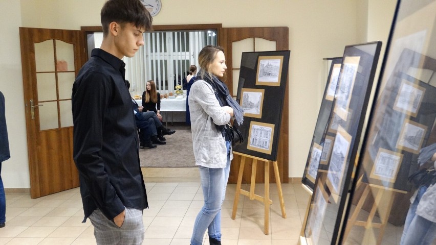 Wernisaż Zbigniewa Siwińskiego w obornickiej bibliotece