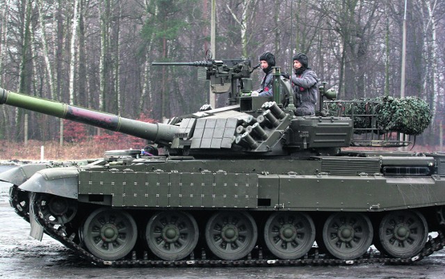 Polski PT91 (Twardy). Wprowadzony do uzbrojenia w roku 1995. Uzbrojenie stanowi armata 125 mm (plus 45 pocisków) oraz dwa karabiny maszynowe. Waży 45 ton. Jego zasięg to 550 km. Może poruszać się z prędkością maksymalną 72 km/godz.
