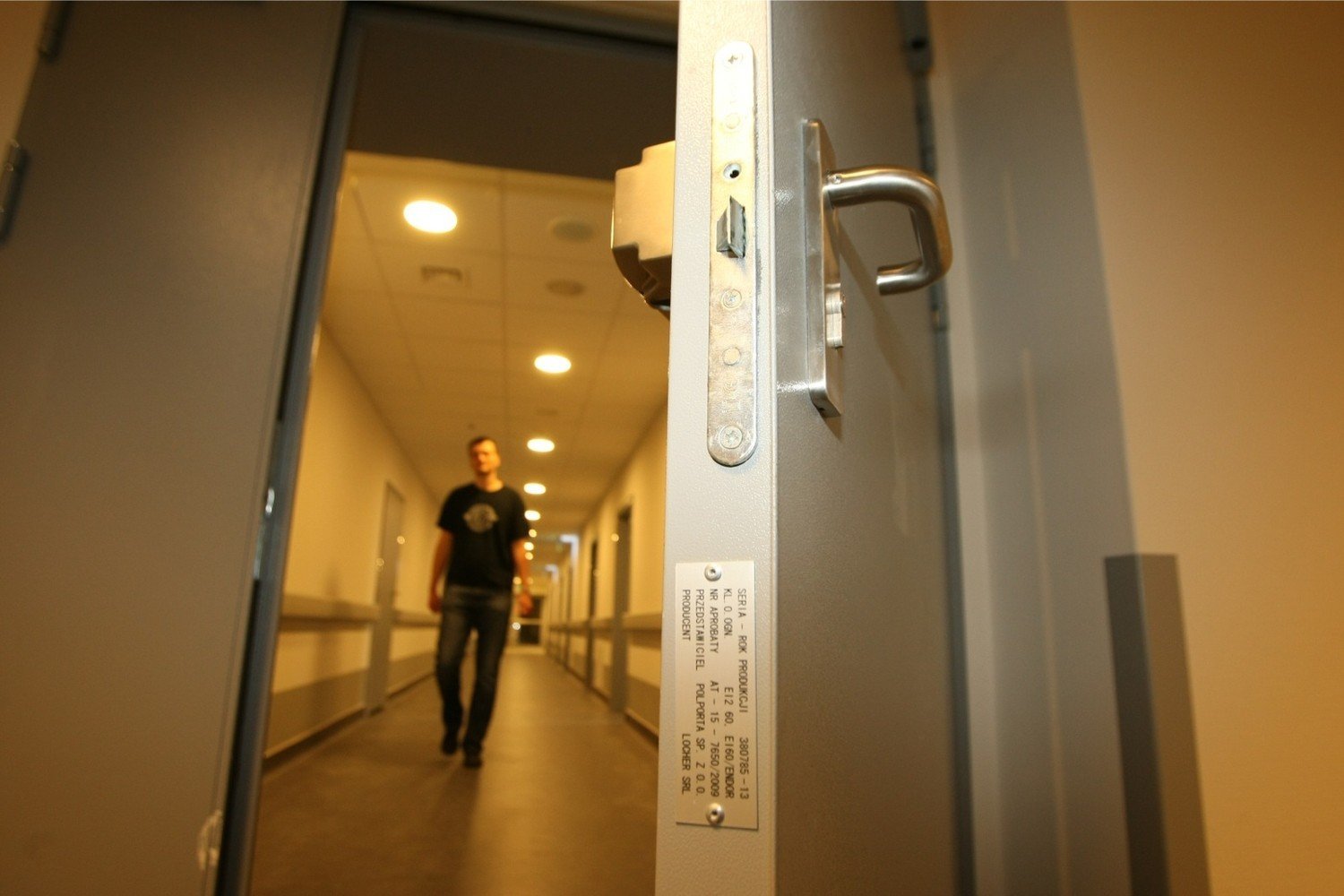 Drzwi przeciwpożarowe w nowym szpitalu to fałszywki | Wrocław Nasze Miasto