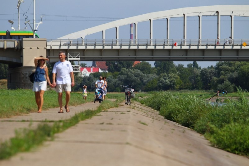 Warta w Poznaniu - Mieszkańcy wypoczywają nad rzeką