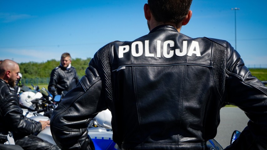 Policjanci grupy SPEED i Motocyklowej Asysty Honorowej doskonalili technikę jazdy na Autodrom Pomorze |ZDJĘCIA