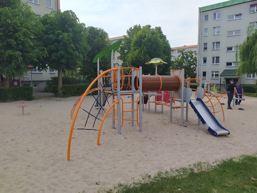 Nowe place zabaw na osiedlu Westerplatte w Rawiczu