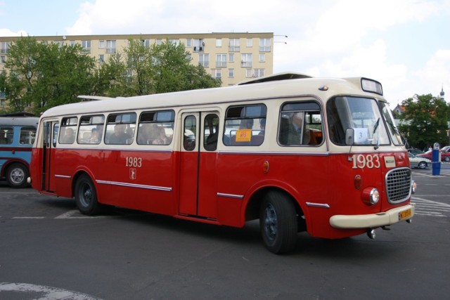 "Ogórek", "maluchy" i Fiaty 125p na pl. Defilad. Wielkie urodziny WPT 1313