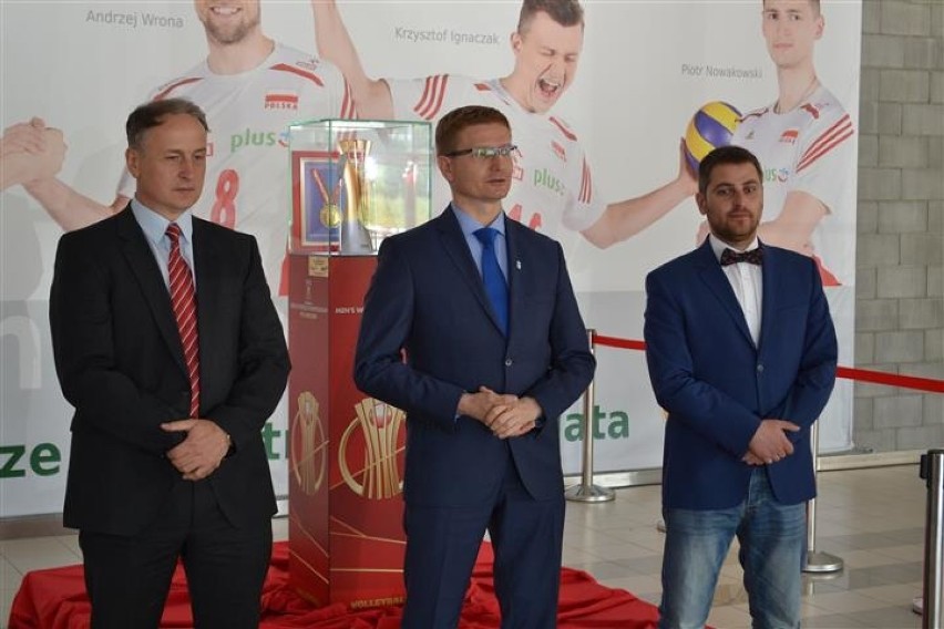 Naprawiony Puchar Mistrzów Świata w siatkówce w końcu dotarł do Częstochowy [ZDJĘCIA]