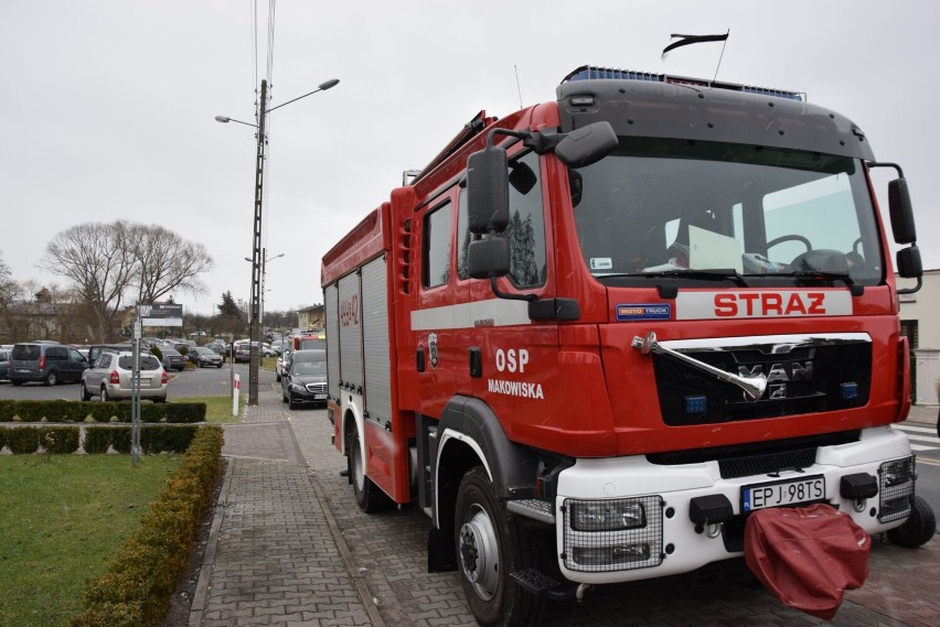 Pogrzeb strażaka OSP w Makowiskach. 26-letni druh zmarł wskutek tragicznego wypadku w rodzinnej miejscowości 