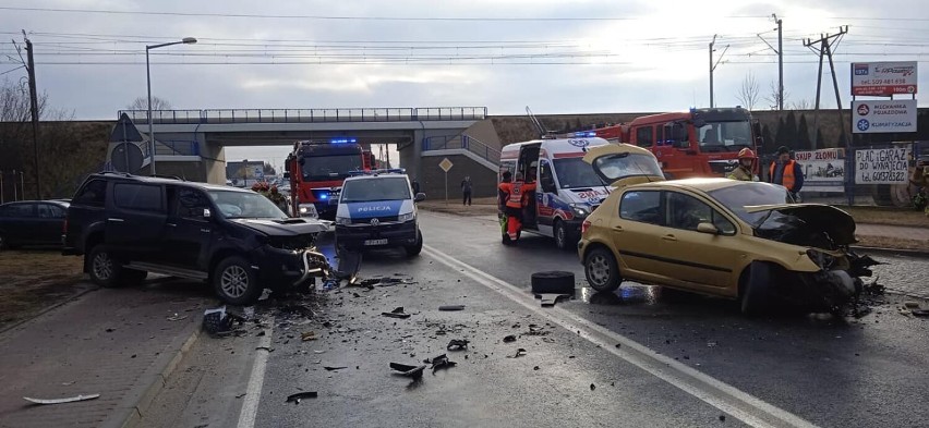 Wypadek na ul. Piotrkowskiej w Opocznie. Zablokowana trasa w kierunku Piotrkowa i Tomaszowa [ZDJĘCIA]
