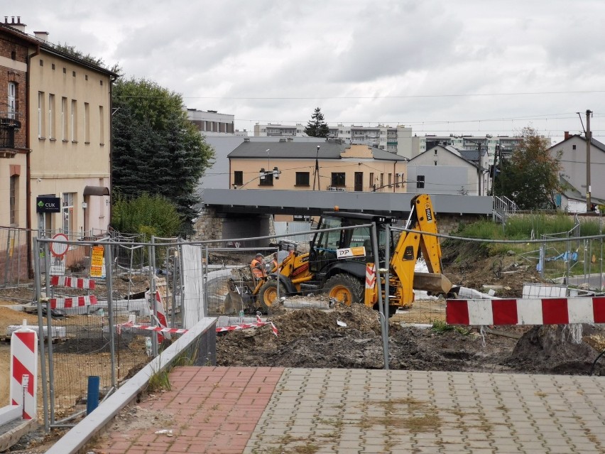 Chrzanów. Trwa budowa ronda na DK 79. Ruch na ul. Krakowskiej i Zielonej zostanie zamknięty [ZDJĘCIA]