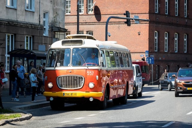 Miłośnicy komunikacji będą mogli przejechać się m.in. takim autobusem, czyli legendarnym już „ogórkiem”.