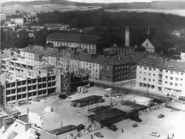 Rok 1962. Budowa ratusza w Koszalinie.