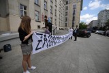 Protest pracowników śląskich kolei w Katowicach. Domagają się m.in. większych zarobków