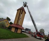 Kościół w Wyszynach: Na dzwonnicy przechylił się krzyż. Interweniowała straż [ZDJĘCIA]