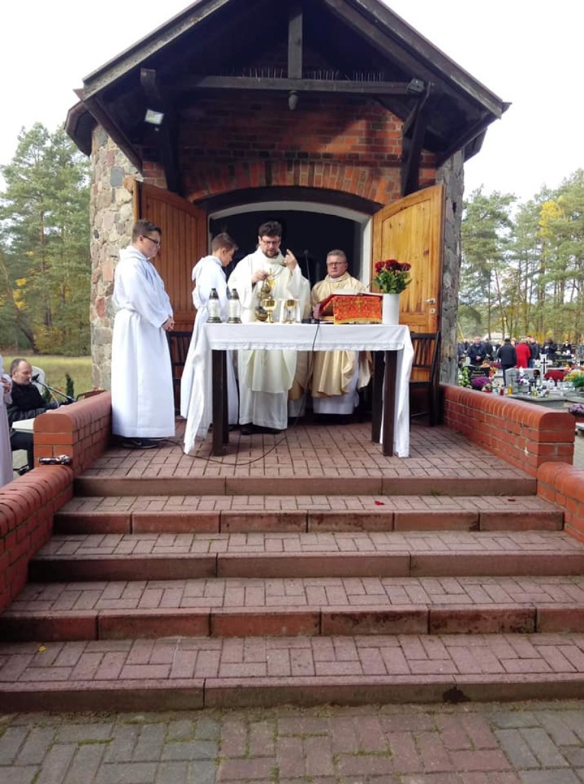 Dziś dzień Wszystkich Świętych. Zobaczcie zdjęcia z cmentarza parafialnego w Kiszewie