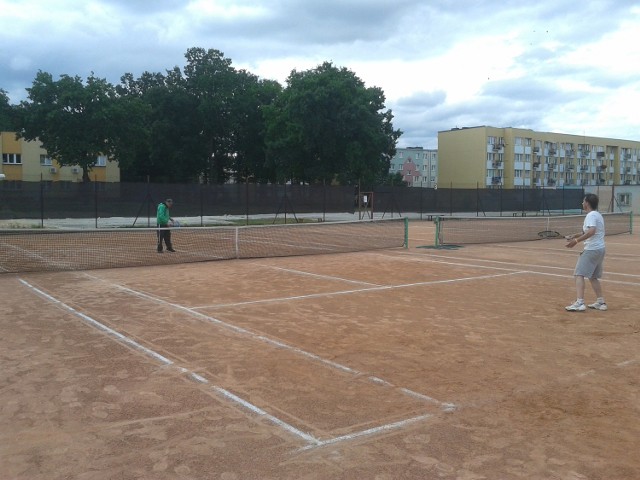 Amatorski Turniej Tenisa Ziemnego rozegrano na kortach przy Zespole Szkół nr 3 w Kraśniku.