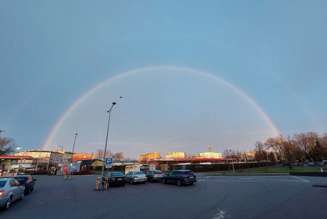 Piękna tęcza nad Inowrocławiem sfotografowana 28 grudnia około 8 rano