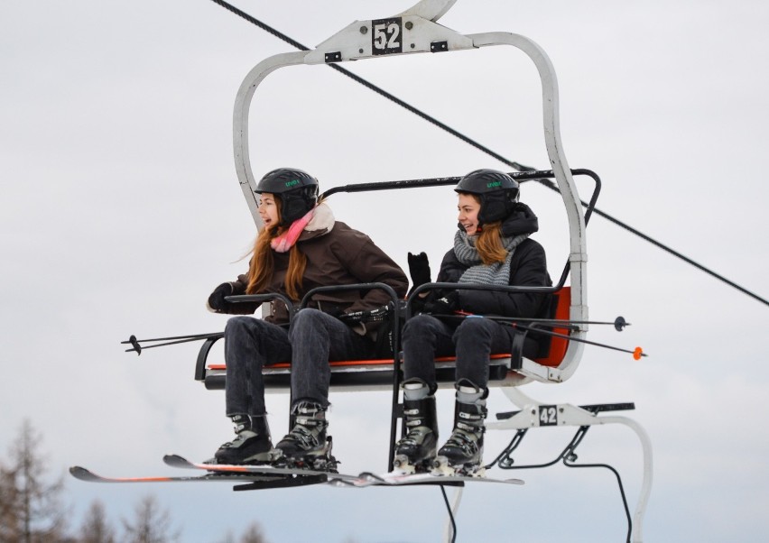 Świąteczne szusowanie na nartach i snowboardzie w Przemyślu. Właśnie ruszył nowy sezon zimowy! [ZDJĘCIA]