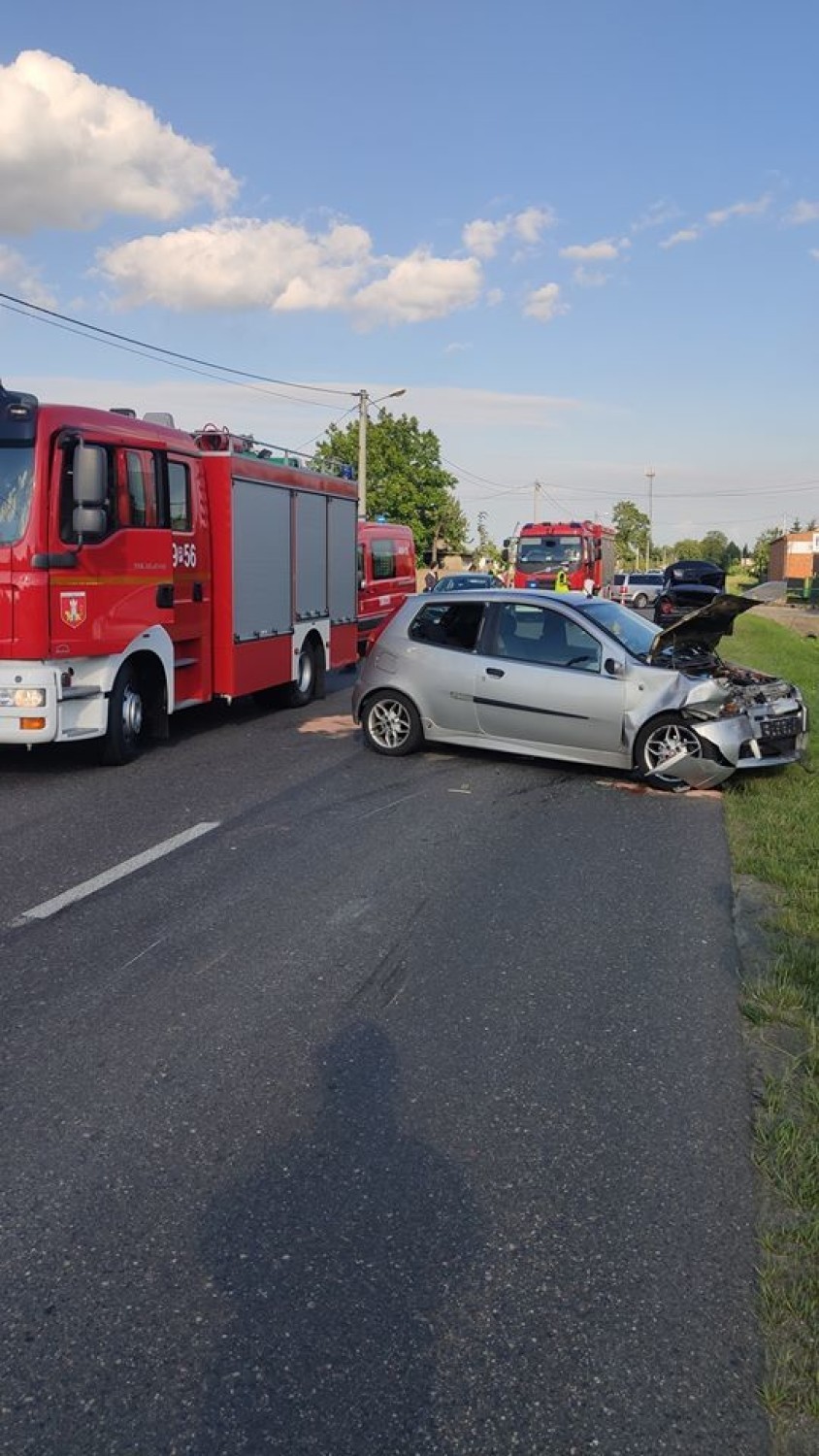 Gmina Pogorzela. Auta zderzyły się na prostym odcinku drogi [ZDJĘCIA] 