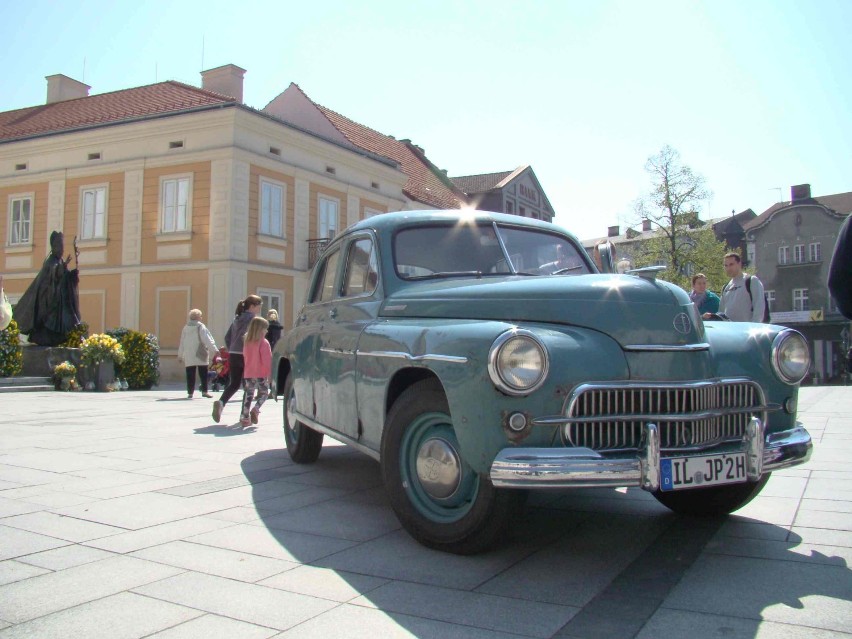 Stara Warszawa, samochód którym jeździł biskup Karol Wojtyła...