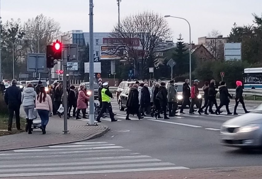 Mniej zdarzeń drogowych i wypadków. Bilans tegorocznej akcji ,,Znicz" w powiecie wejherowskim [ZDJĘCIA]