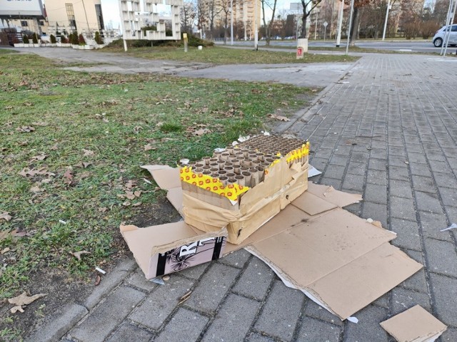 Pozostałości po fajerwerkach w centrum Stalowej Woli