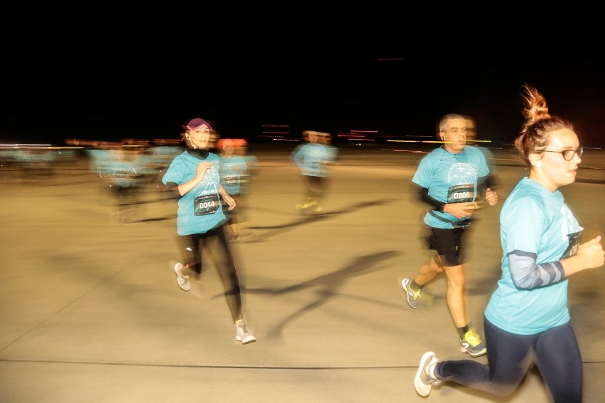 Skywayrun 2019. Bieg nocny na lotnisku w Jasionce odbył się już po raz piąty [ZDJĘCIA]