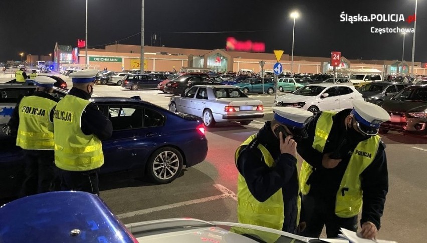 Na parking w Poczesnej przyjechało ponad 700...