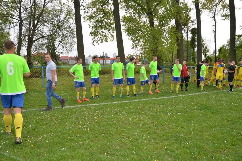 Mecz GKS Lechita Kłecko Lechita vs AP Błękitni Owińska. Lechita rozgromił na własnym stadionie