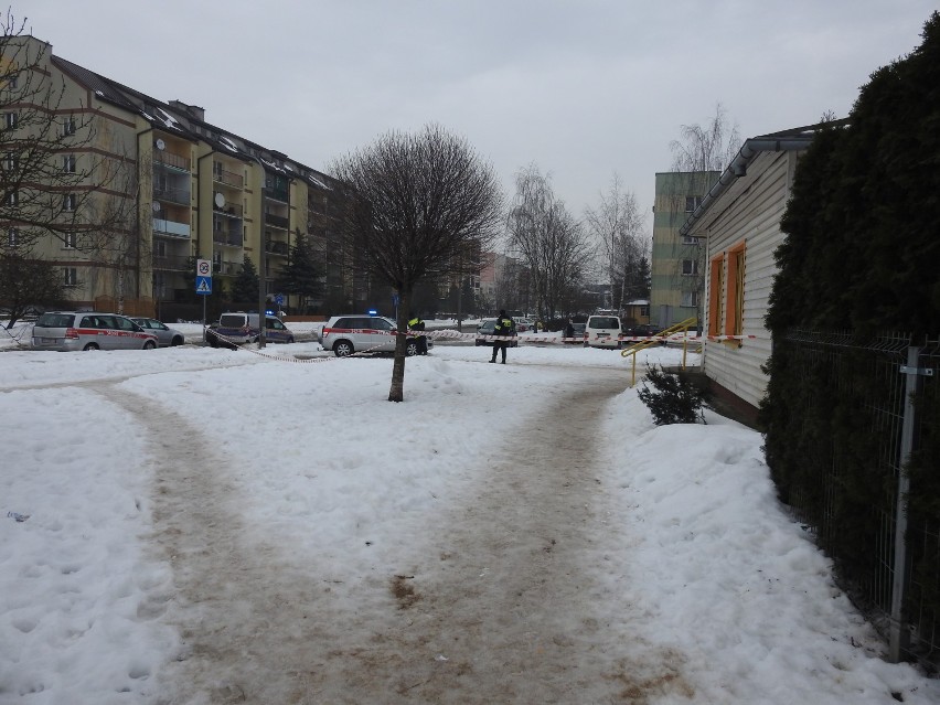 Na miejscu zdarzenia wciąż pracują służby