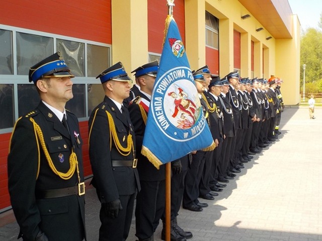 Przed Komendą Powiatową Państwowej Straży Pożarnej w Międzyrzeczu odbyły się powiatowe obchody Dnia Strażaka.