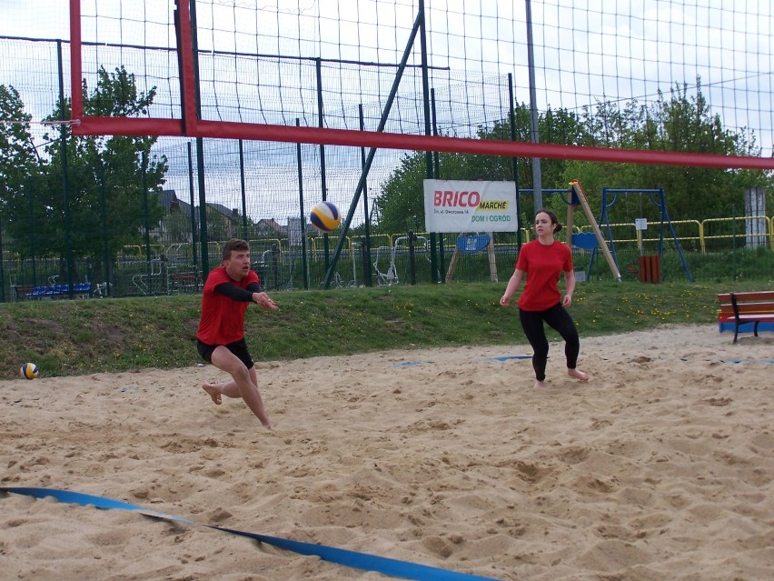 I Otwarte Mistrzostwa Żnina Mikstów w siatkówce plażowej w Żninie [zdjęcia, wyniki]