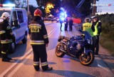 Mstów: Tragiczny wypadek w Zawadzie. Wjechał motocyklem w samochód, zginęły dwie osoby [ZDJĘCIA]
