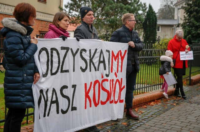 Protest pod siedzibą gdańskiej archidiecezji 8.11.2019