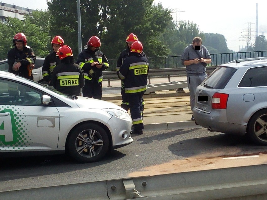 Kraków. Karambol na moście Kotlarskim [ZDJĘCIA INTERNAUTY]