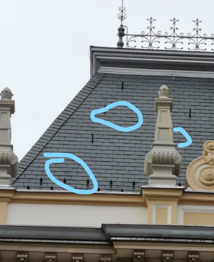 Trwają prace remontowe na dachu bielskiego Ratusza.