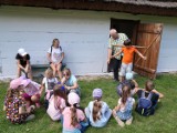 Terenowe etno warsztaty Miejskiego Domu Kultury dla dzieci w sieradzkim skansenie ZDJĘCIA