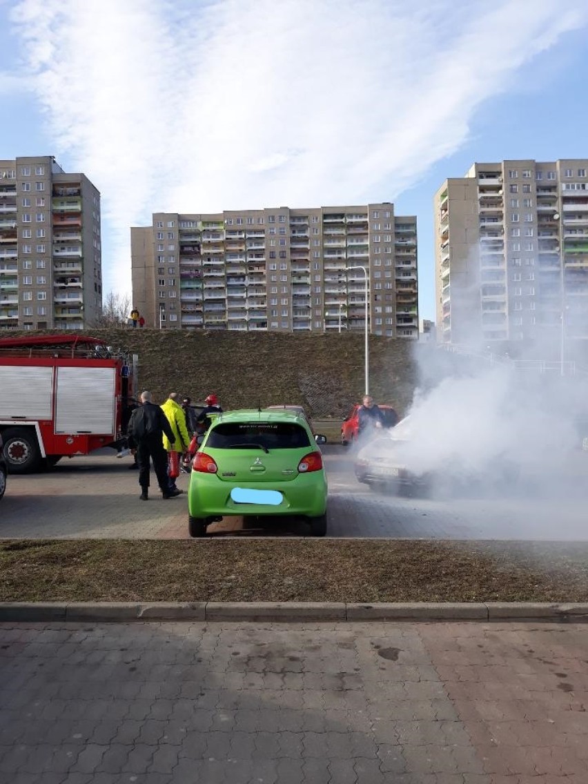 Wałbrzych: Paliło się auto na parkingu przy ul. Wieniawskiego