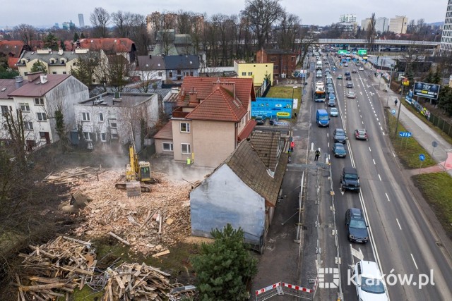 Z powodu prognozowanego silnego wiatru odwołano wyburzenia na al. 29 Listopada, która jest rozbudowywana.