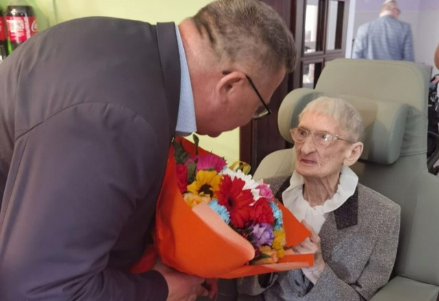 102. urodziny Józefy Kazimierczak, najstarszej mieszkanki Domu Pomocy Społecznej w Grudziądzu
