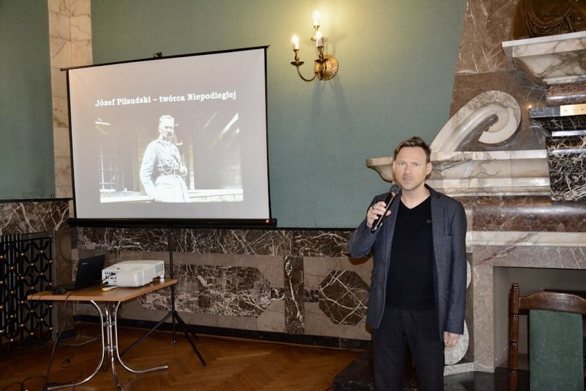 W Wojewódzkim Domu Kultury w Kielcach otwarto wystawę poświęconą Józefowi Piłsudskiemu