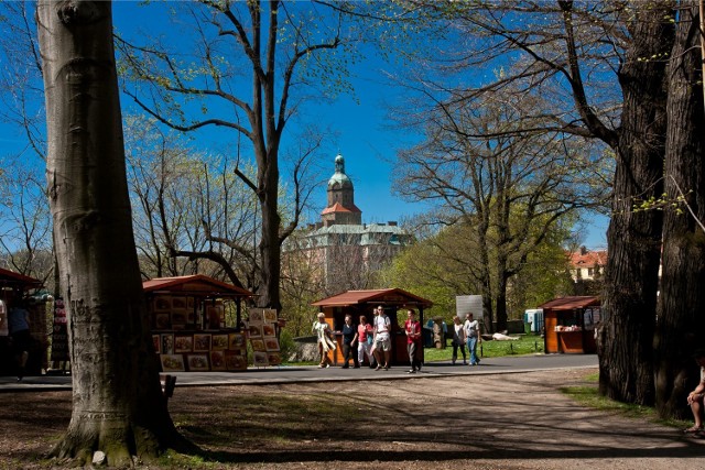 Wałbrzyski zamek zaprasza też na imprezy cykliczne, m.in. majowy Festiwal Kwiatów i Sztuki