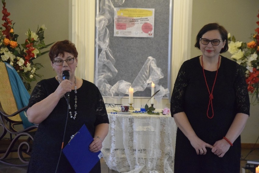 Nagrodzono laureatów pierwszego konkursu poetyckiego "Oblicza miłości" w Aleksandrowie Kujawskim
