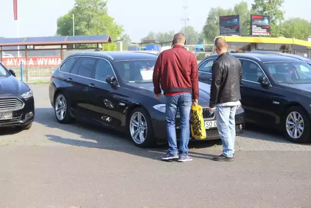 Giełda samochodowa w Mysłowicach jest otwarta pierwszy raz od czasu ogłoszenia pandemii koronawirusa.

Zobacz kolejne zdjęcia. Przesuwaj zdjęcia w prawo - naciśnij strzałkę lub przycisk NASTĘPNE