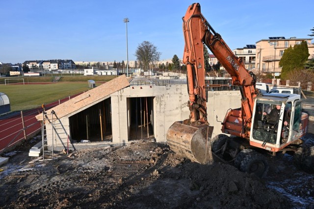 Modernizacja stadionu w Busku-Zdroju. >>>Więcej zdjęć na kolejnych slajdach