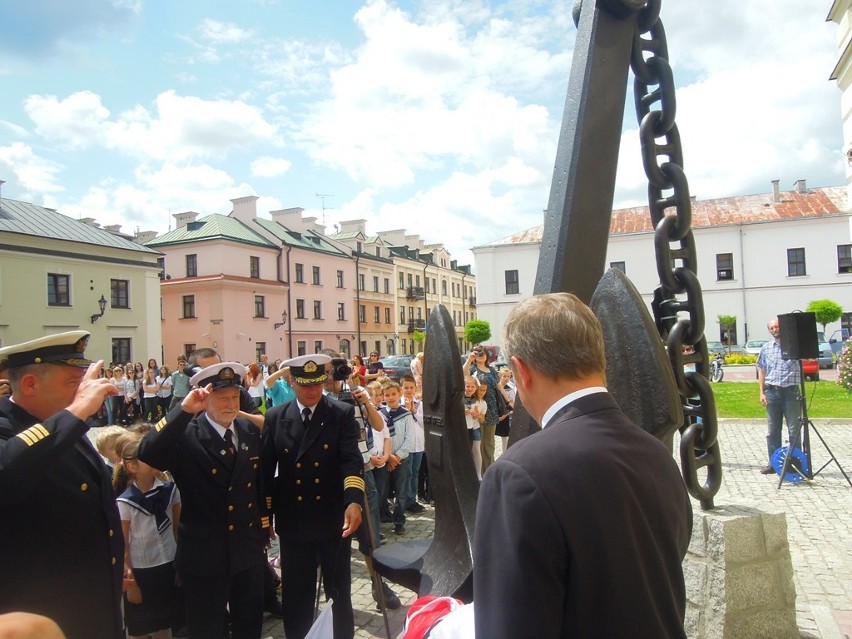 Zamość: Odsłonili kotwicę na Rynku Solnym