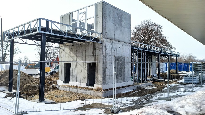 Atak zimy nie spowolnił prac nad modernizacją Dworca PKP w Świdniku. Zobacz aktualne zdjęcia!