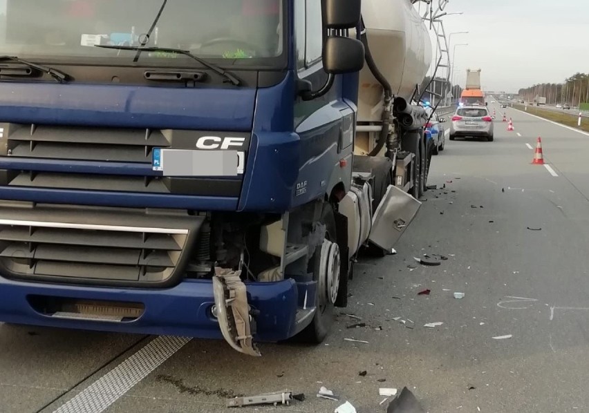 Śmiertelny wypadek na S8. Kierowca cysterny potrącony przez samochód dostawczy